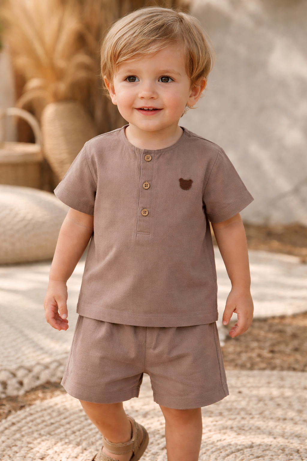 Bruin Kinder Set – T-shirt met Knoopjes & Short