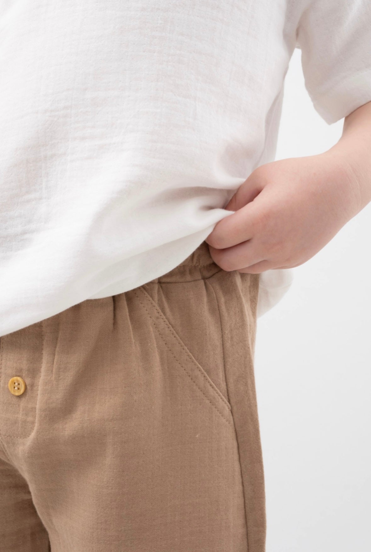Luchtig Kinder Set – Ecru Shirt & Karamel Shorts