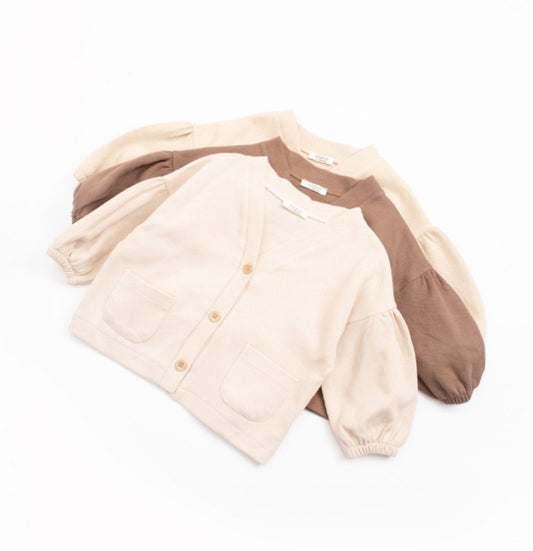 Gebreide babyvest met knopen en zakken – beige/bruin