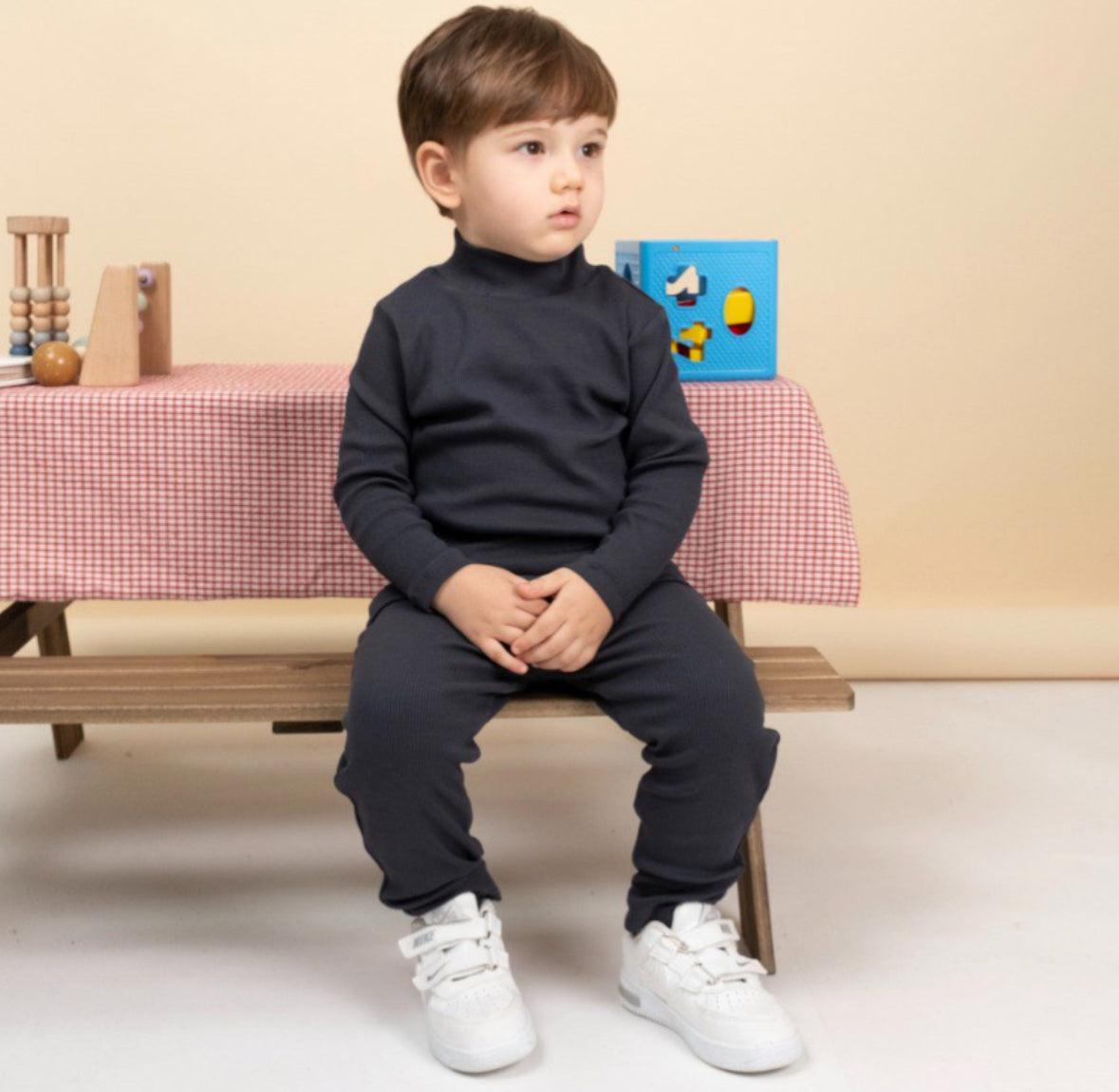 Grijs unisex kinderpakje met coltrui