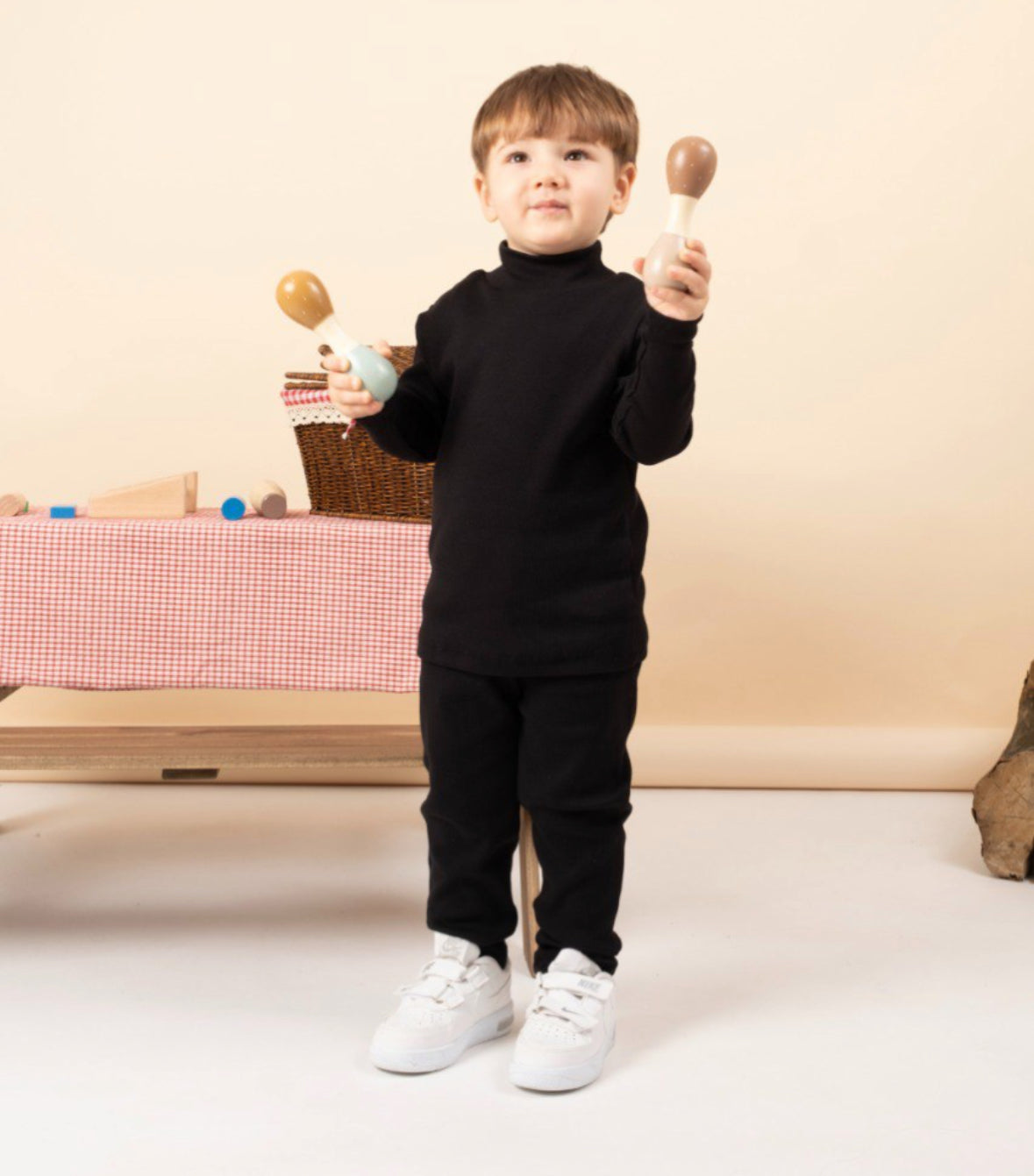 Zwart unisex kinderpakje met coltrui