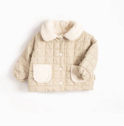 Zachtgroene waterafstotende teddy kinderjas – warme unisex winterjas in scandi stijl
